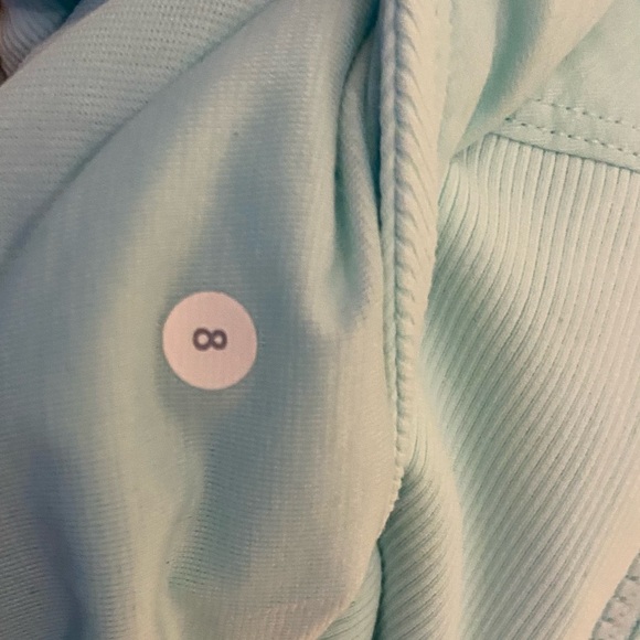 Lululemon - Picture 2 of 3